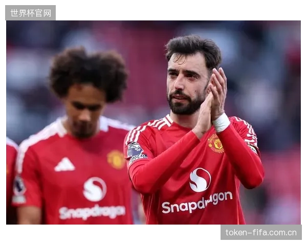 费尔南德斯以核心表现撑起曼联进攻,但替补席无人能分担其压力。 费尔南德斯以核心表现撑起曼联进攻,但替补席无人能分担其压力。