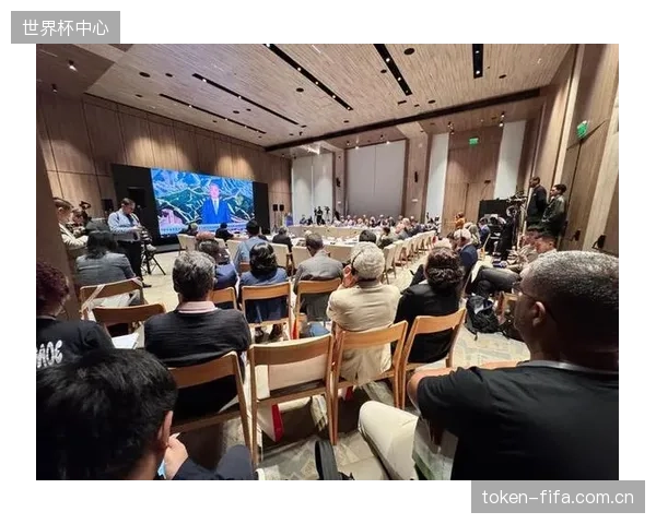 国际足联包机护航,伊拉克队克服地缘政治影响抵达墨西哥参赛。 国际足联包机护航,伊拉克队克服地缘政治影响抵达墨西哥参赛。